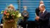 Olaf Scholz preia de la Angela Merkel un mandat greu, cu multe obiective care nu au fost îndeplinite de aceasta. Provocările Rusiei și Chinei la nivel global, dar și încălcările statului de drept din Polonia și Ungaria sunt printre cele mai importante provocări. 