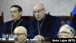 Sulyok Tamás, az Alkotmánybíróság elnöke (középen) 2022. november 15-én