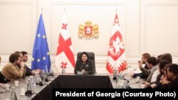 პრეზიდენტ სალომე ზურაბიშვილის შეხვედრა 7-8 მარტის საპროტესტო აქციების მონაწილე ახალგაზრდებთან. 7 მარტი, 2024 წელი