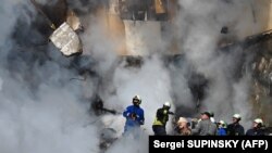 У Павлограді пошкоджено промислове підприємство, 19 багатоповерхівок, 25 приватних будинків, 6 закладів шкільної та дошкільної освіти, 5 магазинів.