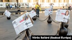 Tiltakozás a budapesti Kossuth téren a státusztörvény elfogadása ellen 2023. július 4-én
