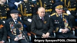 Președintele Rusiei, Vladimir Putin, participă la o paradă de Ziua Victoriei organizată în Piața Roșie pentru a marca 78 de ani de la victoria asupra Germaniei naziste în cel de-al Doilea Război Mondial, Moscova, 9 mai 2023.