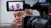 Geert Wilders, liderul Partidului Libertății (PVV) se adresează presei după ce a votat la Haga, pe 22 noiembrie 2023. (Foto: AP/Mike Corder)