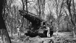 Pártvezetők beszélnek a felelősségre vonás fontosságáról – műsor a Szabad Európa Rádió archívumából