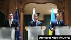ევროკომისიის, უკრაინისა და რუსეთის წარმომადგენლების შეხვედრა 