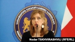 Заместитель министра иностранных дел Грузии Нино Каландадзе на брифинге, 11 июля 2011 г. 