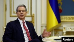 Министр финансов США Скотт Бессент (на фото) потребовал подписания соглашения о добыче полезных ископаемых еще во время своего визита в Киев в феврале 2025 года