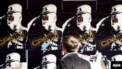 Poster sa likom haškog begunca Ratka Mladića, Beograd - iz arhive