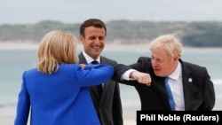 Relațiile dintre Emmanuel Macron și Boris Johnson nu sunt la cel mai bun nivel, scrie presa internațională. Eticheta de „clovn”, pusă de președintele francez premierului britanic, ar fi fost folosită într-o discuție privată.