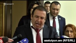 Лидер ППА Гагик Царукян беседует с журналистами, Ереван, 16 апреля 2019 г․