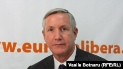 ბრუს ჯეკსონი, „გარდამავალი დემოკრატიების ინსტიტუტი“