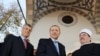 Hašim Tači, tadašnji premijer Kosova, turski predsjednik Redžep Tajib Erdogan i predsednik Islamske zajednice Kosova, muftija Naim Ternava na ceremonij otvaranja obnovljene Velike džamije u Prištini, novembar 2010.