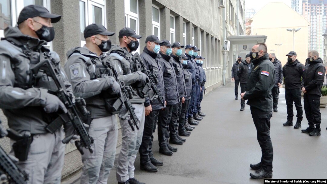 MUP nije odgovorio na upit RSE o broju teških krivičnih dela i borbi protiv kriminala. Na fotografiji ministar unutrašnjih poslova Srbije Aleksandar Vulin sa policijskim snagama u Beogradu, 1. februara 2021.