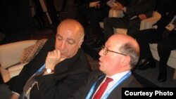 თედო ჯაფარიძე და ჯეიმს შერი, "ჩეთჰემ ჰაუსის" წარმომადგენელი