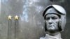 Пам'ятник Амет-Хану Султану на його могилі в Москві
