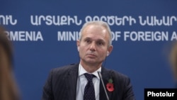 Armenia -- British Minister of State at the Foreign Office David Lidington at a press conference in Yerevan, 03 November 2014