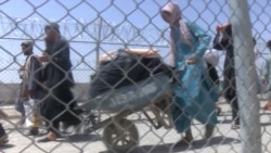 Afghans Flood Across Pakistan Border To Flee Taliban Rule