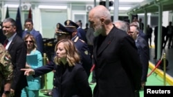 Prim-ministra Italiei, Giorgia Meloni, și prim-ministrul Albaniei, Edi Rama, vizitează șantierul centrului de procesare a migranților din Shengjin, Albania, la 5 iunie 2024.
