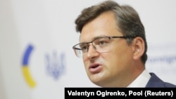 «Приміщення закриті, а збори членів заборонено», – написав міністр закордонних справ