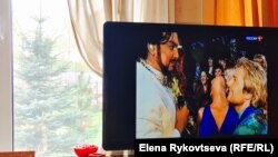 Дехто з артистів з українськми званнями, каже Євгенія Кравчук, продовжує «продавати свою гідність за криваві рублі, заперечує чи замовчує війну та підтримує агресію проти України»