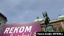 "Milion potpisa za REKOM", prikupljanje potpisa za inicijativu za osnivanje Regionalne komisije za utvrđivanje istine o žrtvama, Beograd - ilustracija