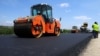 Punëtorët në Maqedoni të Veriut gjatë ndërtimit të një autostrade. 