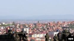 Francuski vojnici nadgledaju Mitrovicu, april 2009. - iz arhive