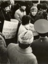 Балтика өлкөлөрүндөгү демократиялык жүрүмдү колдогон КДКнын жыйыны. "Ала-Тоо" аянты, Бишкек. 1991-жыл.