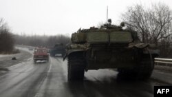 Tenkovi proruskih separatista idu ka Donjecku