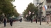 Mitrovica e Veriut e dekoruar me flamuj të Serbisë dhe të Rusisë - Fotografi nga arkivi.