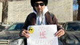 Незрячий активист Мусагали Дауылов проводит пикет в Актобе. 21 января 2025 года. Фото Oyan, Qazaqstan
