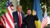 Дональд Трамп и Владимир Зеленский у входа в Белый дом. 18 августа 2025 года