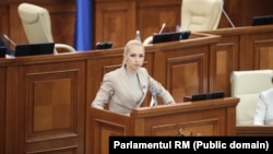 Marina Tauber este cercetată în cadrul mai multor dosare penale, fiind învinuită inclusiv de infracțiuni privind finanțarea ilegală a Partidului Șor