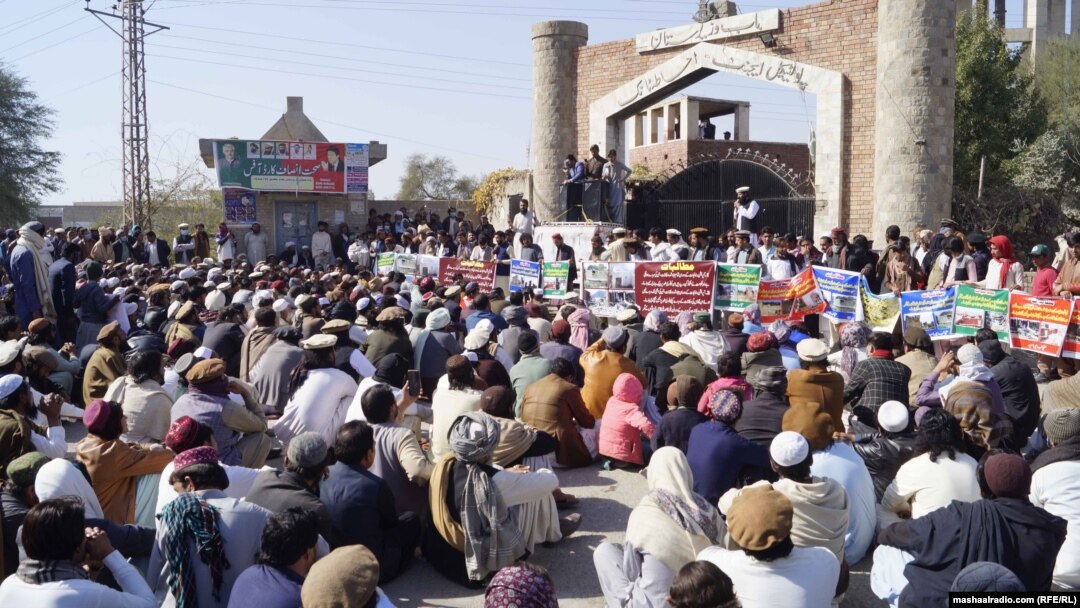 په ټانک کې پر احتجاج ناست د جنوبي وزیرستان خلک 