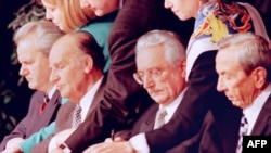 Slobodan Milošević, Alija Izetbegović, Franjo Tuđman i Warren Cristopher, baza Rajt Peterson, Dejton, 21. novembar 1995.