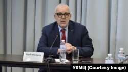 17 квітня стало відомо, що український тележурналіст Юрій Макаров перебуває в тяжкому стані в лікарні після нападу, який стався пізно ввечері напередодні