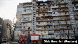 У ніч на 23 березня унаслідок атаки російських дронів у Києві загинули троє людей, серед яких п’ятирічна дитина