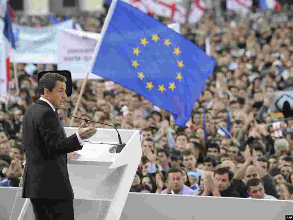 ნიკოლა სარკოზის გამოსვლა თავისუფლების მოედანზე