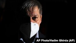 Dacian Ciolos vrea să guverneze România într-o perioadă de criză. Șansele sale sunt infime. 