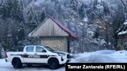 შემთხვევის ადგილზე საგამოძიებო მოქმედებები გრძელდება.