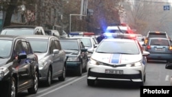 Ճանապարհային ոստիկանության ավտոմեքենա Երևանի փողոցներից մեկում, արխիվ