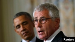 Președintele Barack Obama și ministrul demisionar al apărării