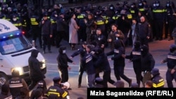 2 თებერვალს „თბილისი მოლთან“ გიგი უგულავა და კიდევ 30 ადამიანი დააკავეს ადმინისტრაციული წესით.