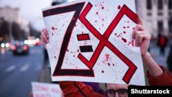 Після обшуку активістка Олена Колбаснікова сказала: «Будемо боротися... На нашому боці Бог, а за спиною Москва. Тричі ура за перемогу!». Фото ілюстративне 