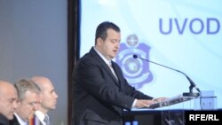 Ivica Dačić govori na konferenciji o terorizmu, 27. april 2010. Foto: Vesna Anđić